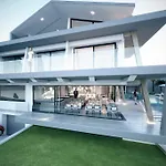 Akti Boutique טורוני