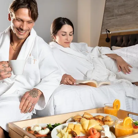 Akti Boutique توروني