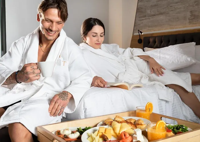 Akti Boutique 托罗尼