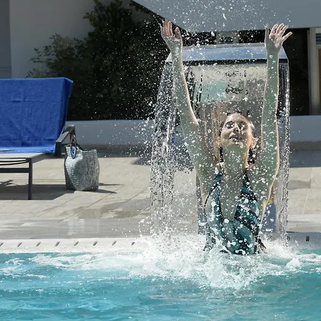 Akti Boutique 토로니